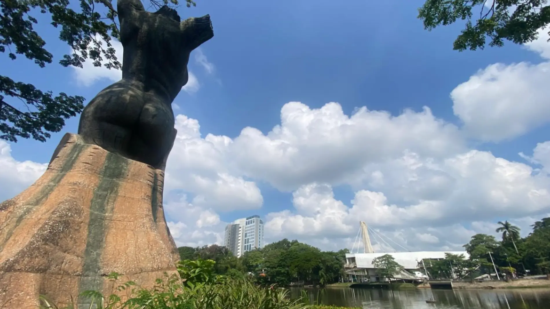 Busto mujer Ceiba Villahermosa Laguna de Las Ilusiones